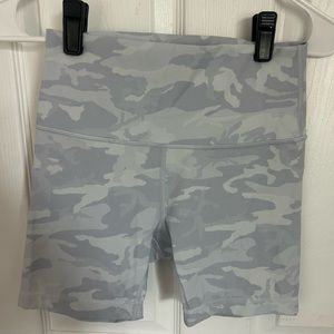 Lululemon white camo shorts -6